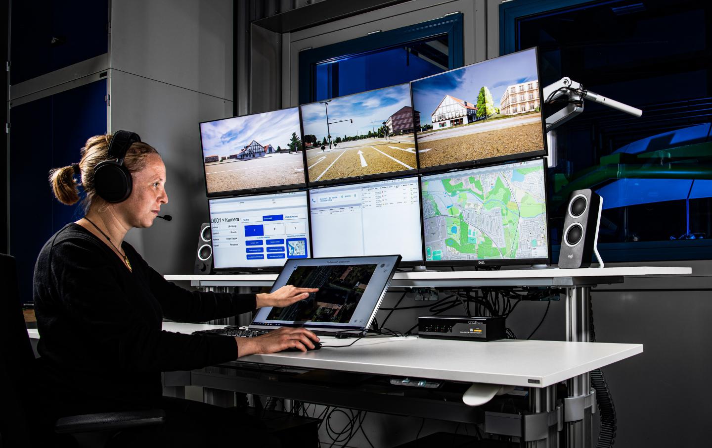 Remote-Control-Arbeitsplatz für automatisierte Fahrzeuge des öffentlichen Verkehrs.