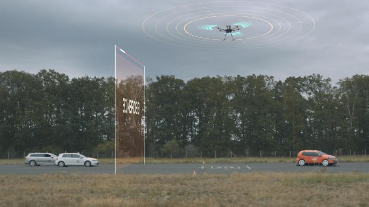 Durch eine digitale Barriere kann die Drohne sicher auf der Straße landen.