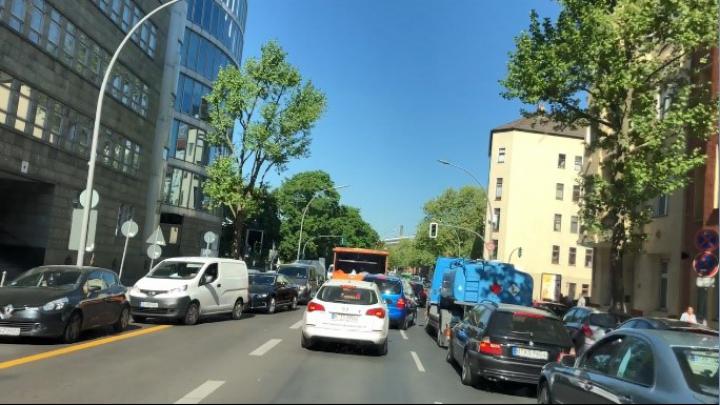 Verkehrliche Situation sowie Einsatzfahrzeuge der Berliner Polizei und Feuerwehr im Testgebiet Berlin-Moabit