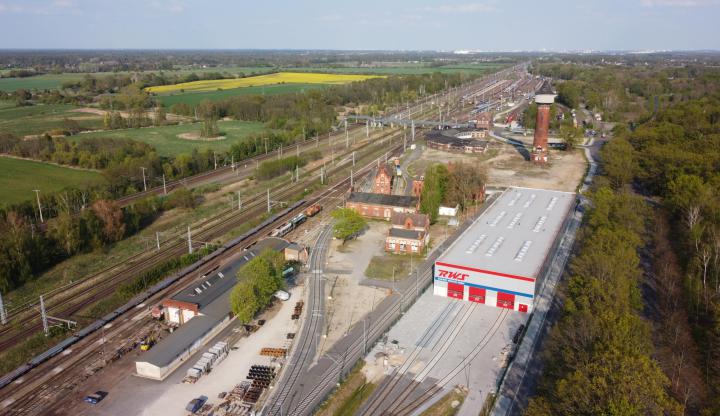 Blick auf den BahnTechnologie Campus (BTC) im Landkreis Havelland, angrenzend an die westliche Landesgrenze Berlins.
